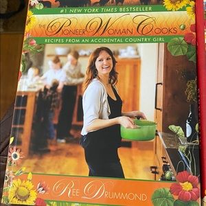 Pioneer woman cook books.